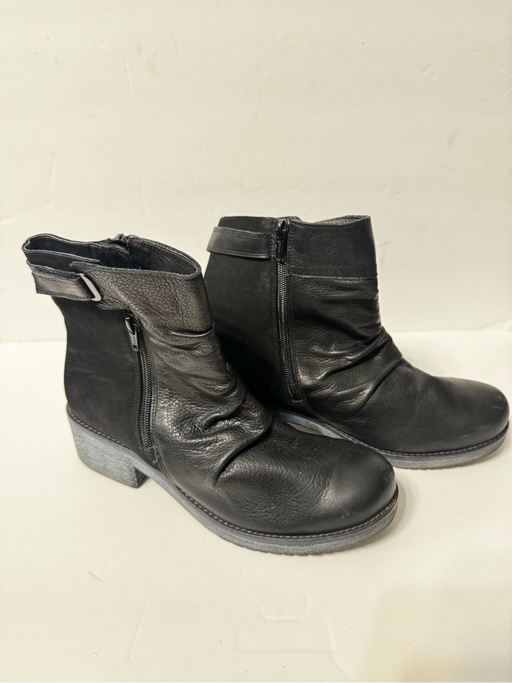 Naot Artsy ankle boots size 39